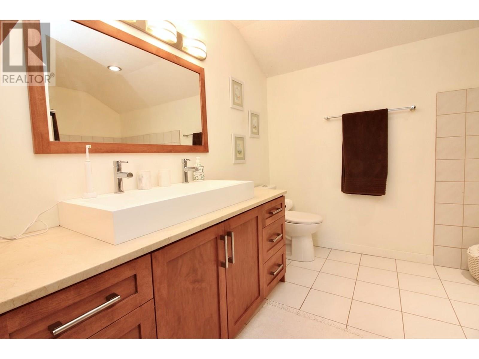  324 Clifton Road North, Kelowna