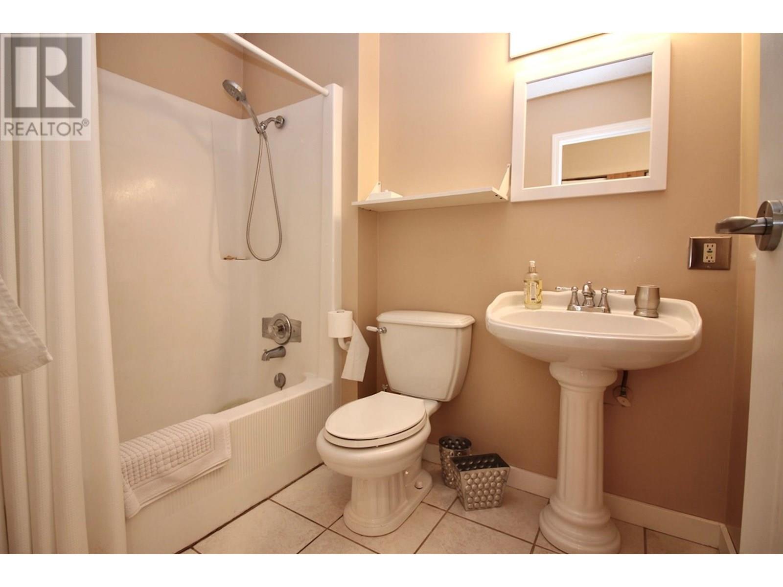  324 Clifton Road North, Kelowna