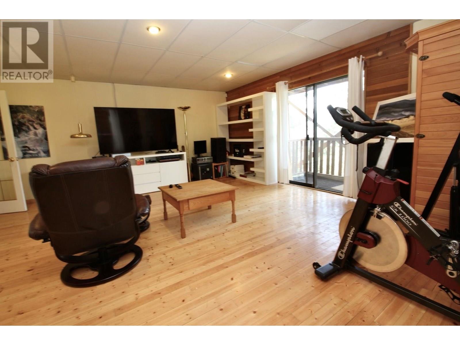  324 Clifton Road North, Kelowna