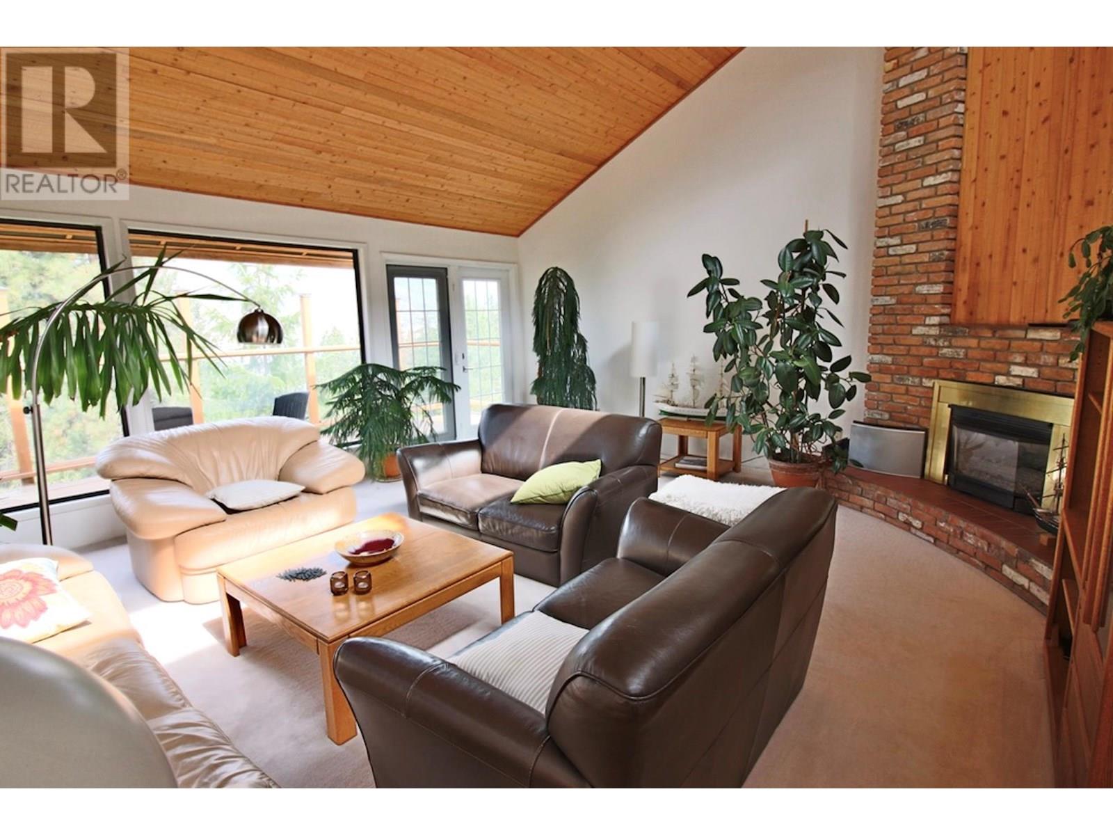  324 Clifton Road North, Kelowna