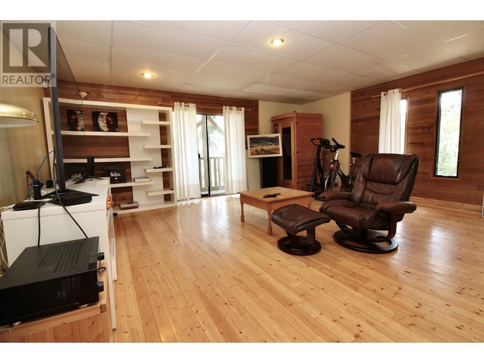  324 Clifton Road North, Kelowna