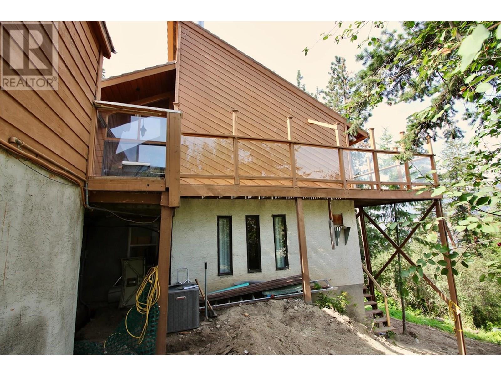  324 Clifton Road North, Kelowna