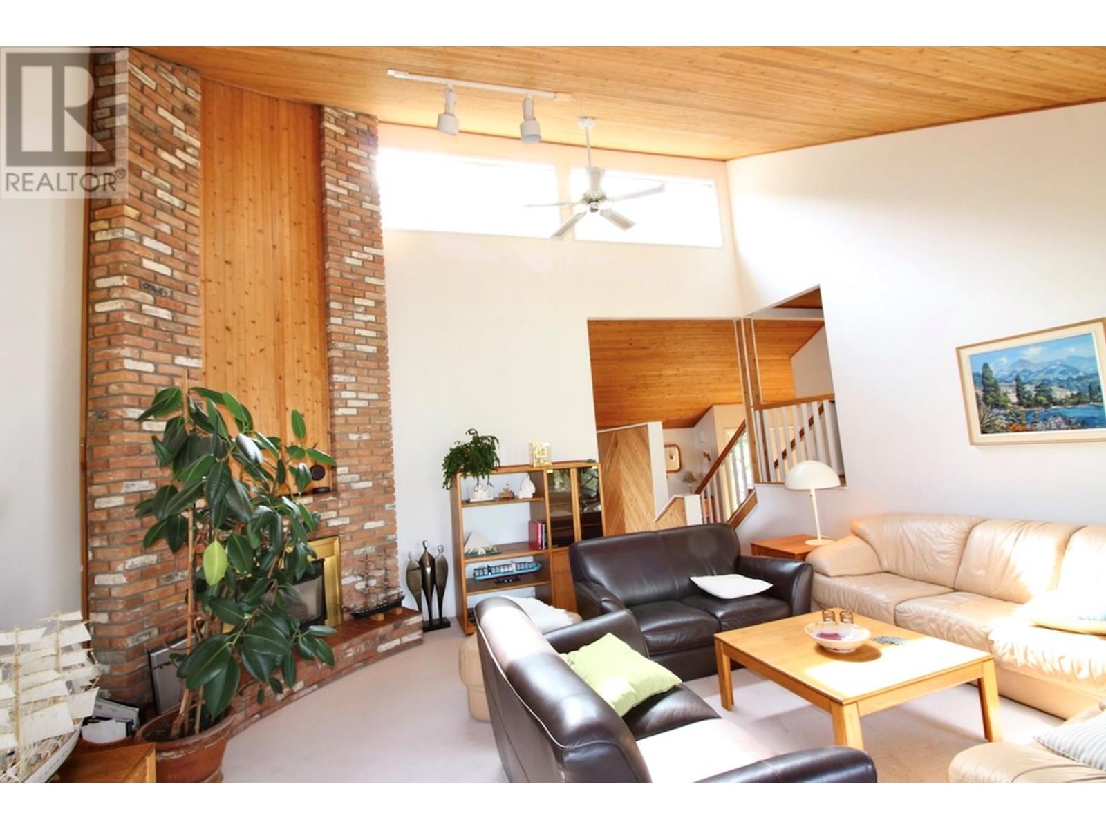  324 Clifton Road North, Kelowna