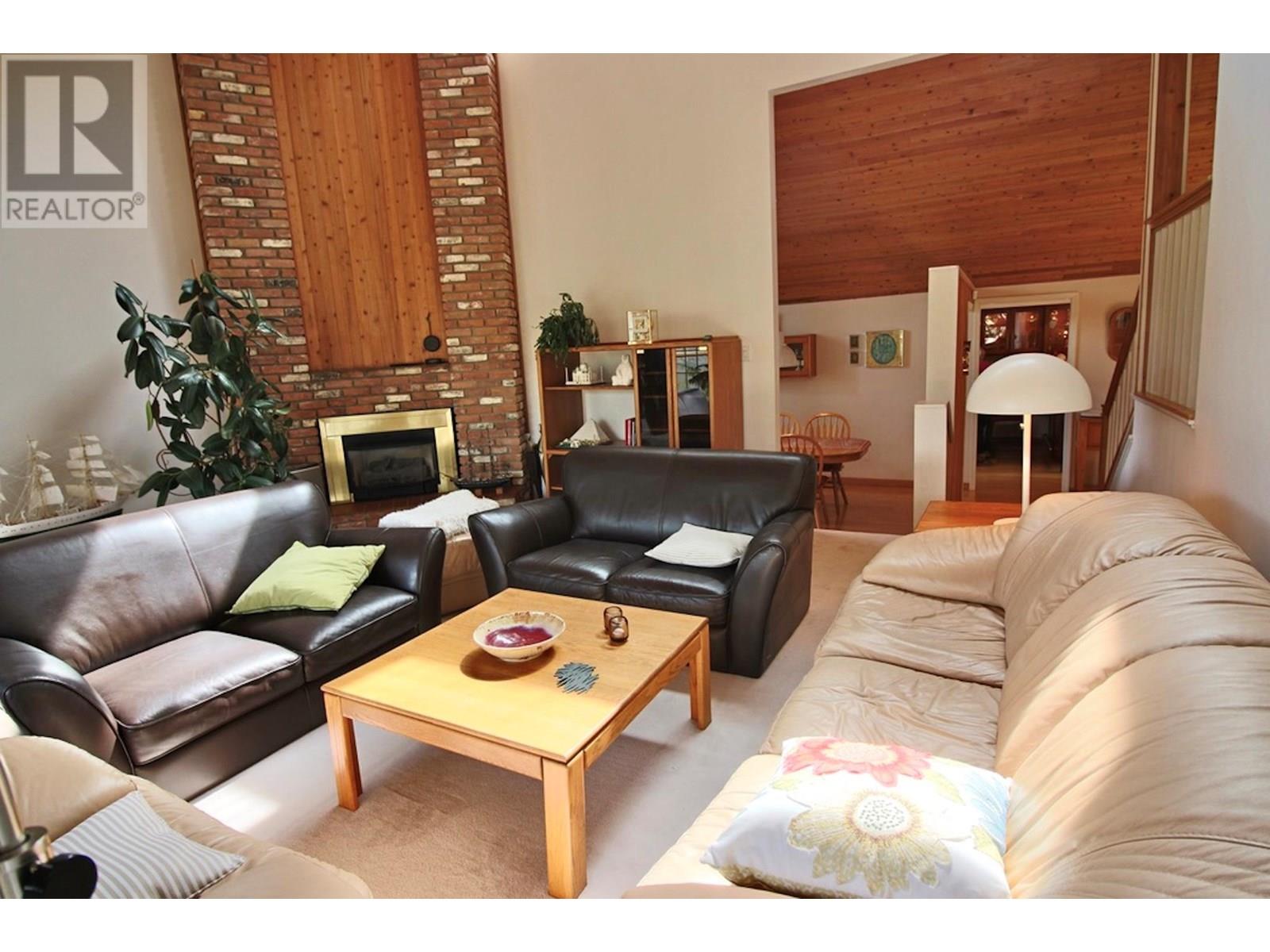  324 Clifton Road North, Kelowna