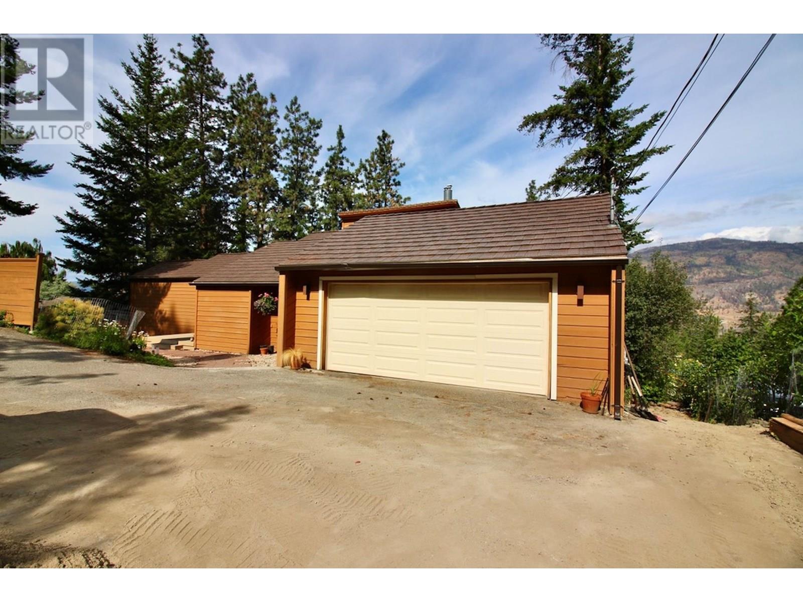  324 Clifton Road North, Kelowna