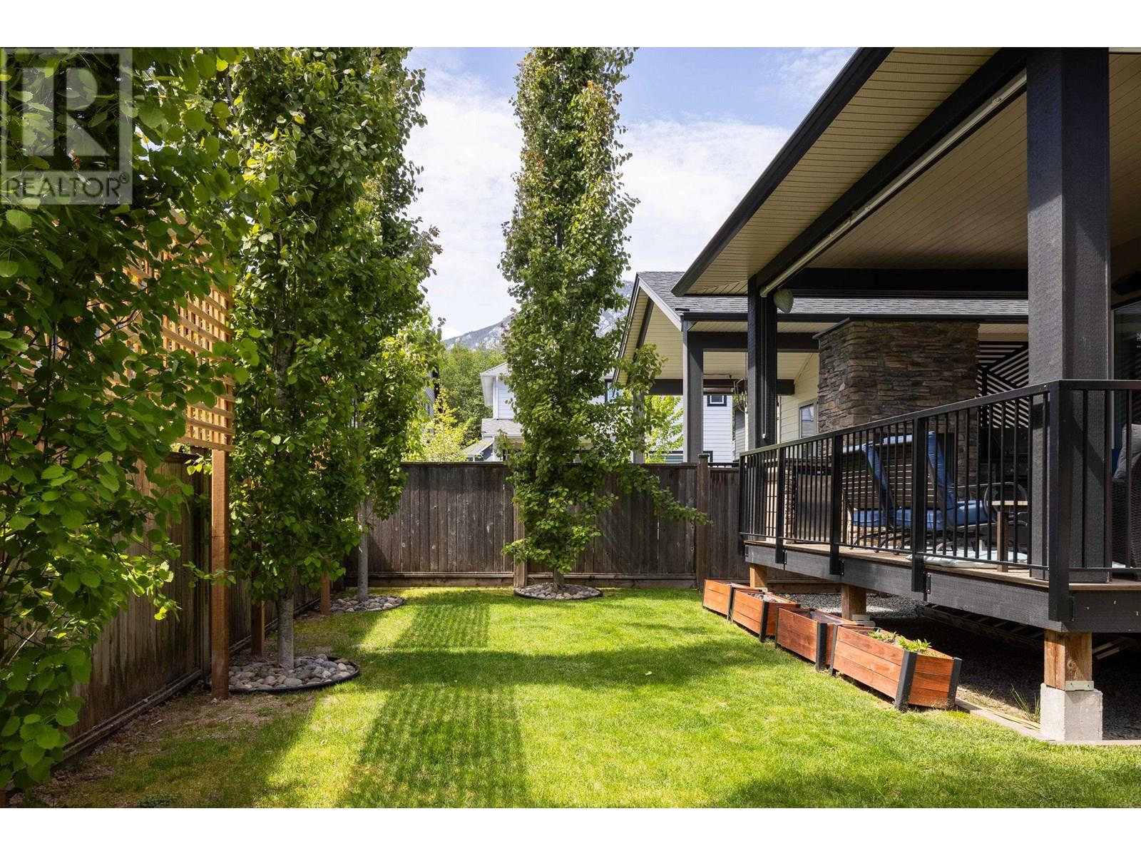 Photo 9 of 1706 Sparrow Way, Squamish BC