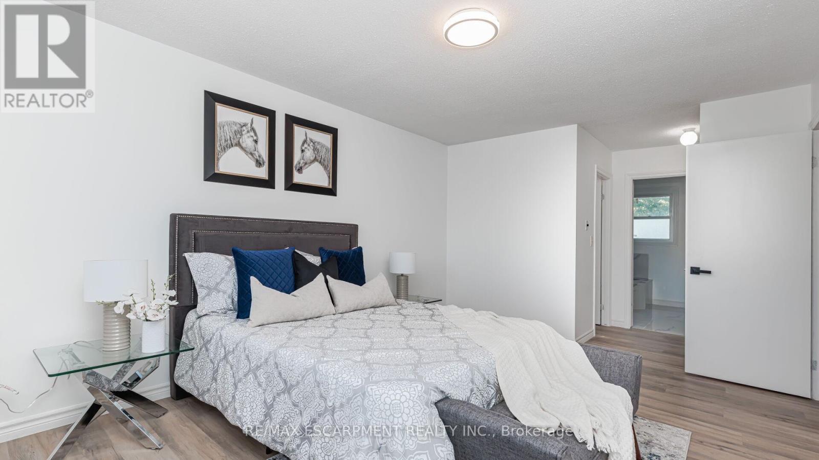 Photo 24 of 3 Mornington Drive, Hamilton ON