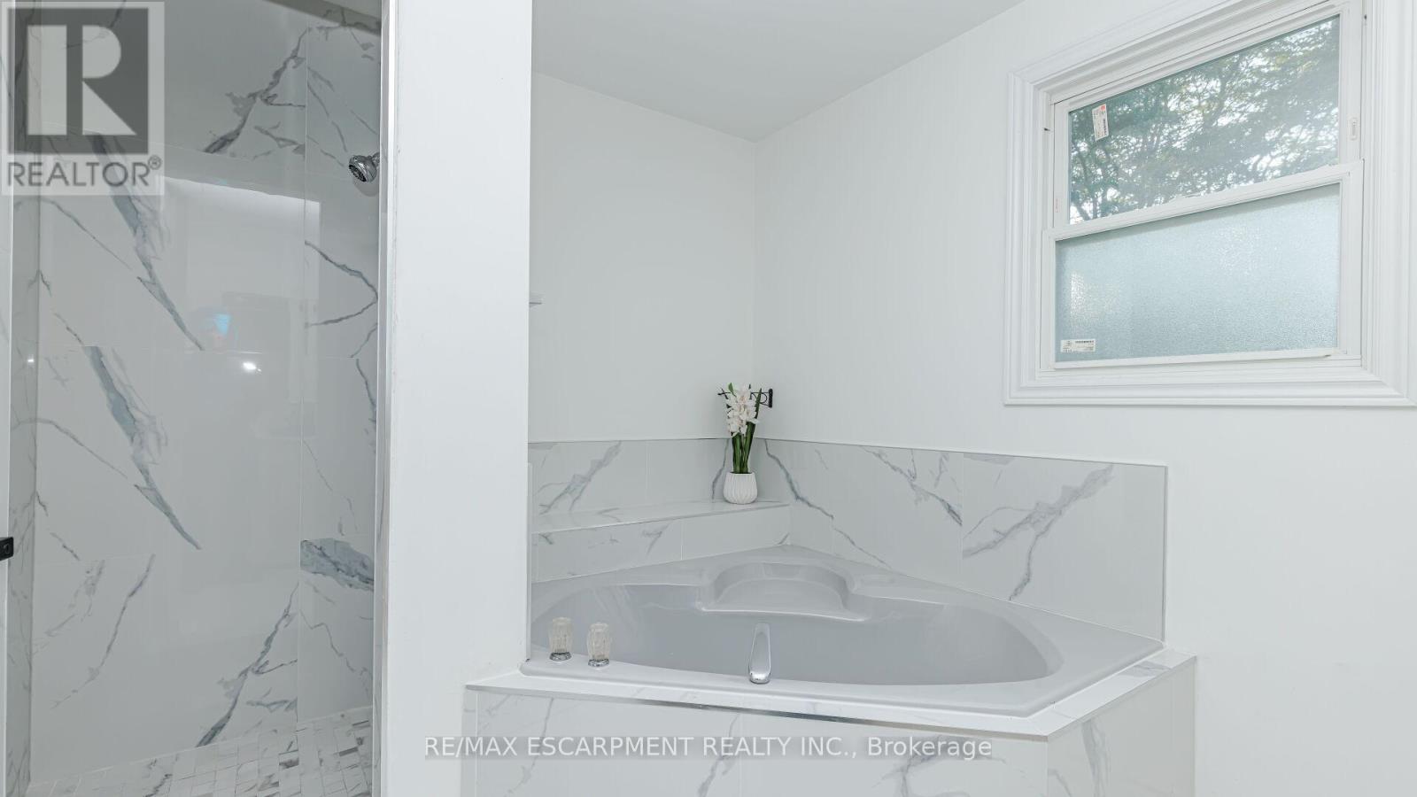 Photo 8 of 3 Mornington Drive, Hamilton ON