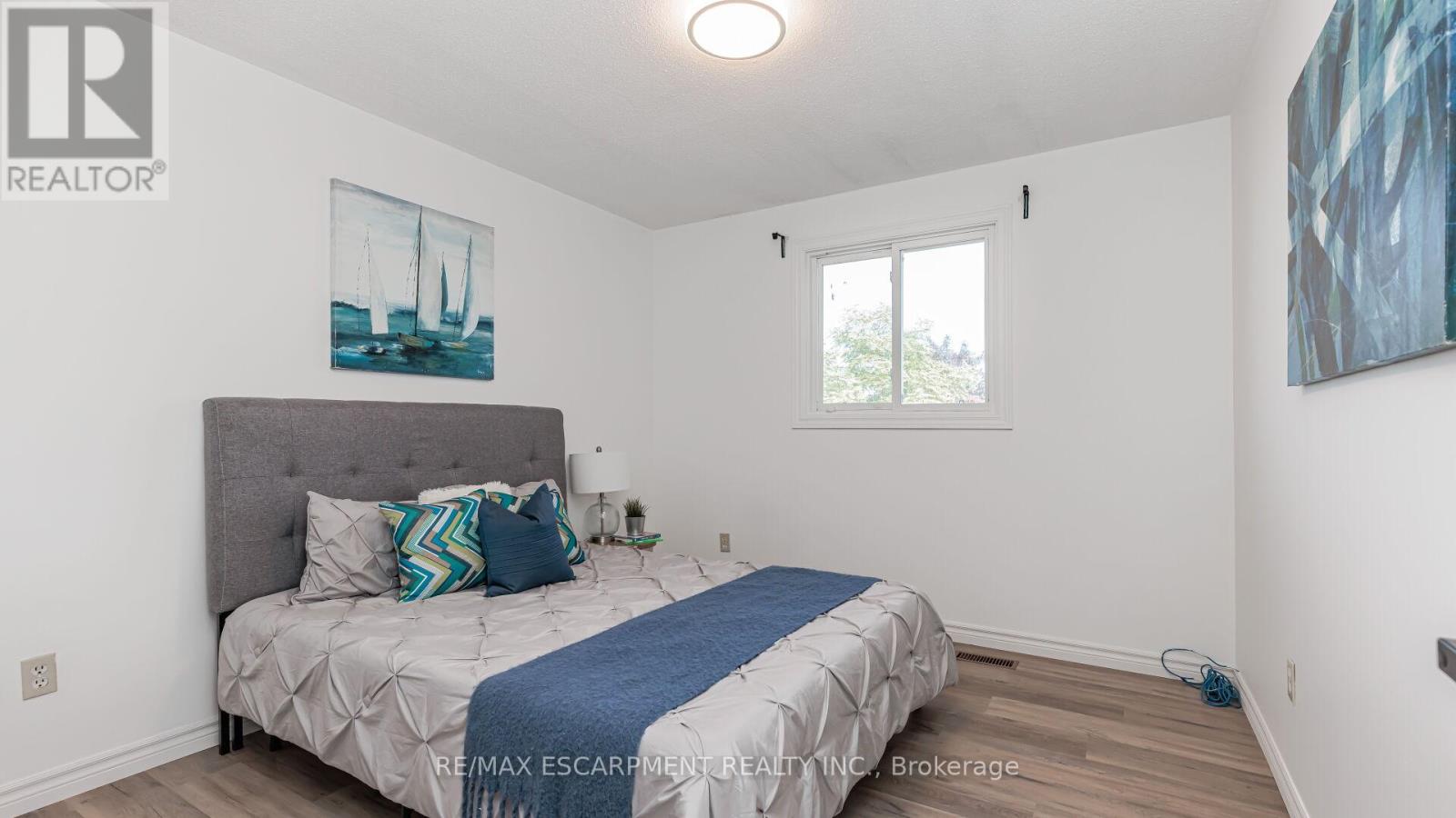 Photo 32 of 3 Mornington Drive, Hamilton ON