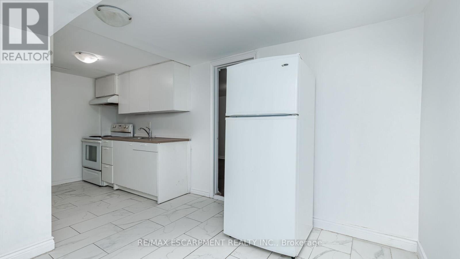 Photo 2 of 3 Mornington Drive, Hamilton ON