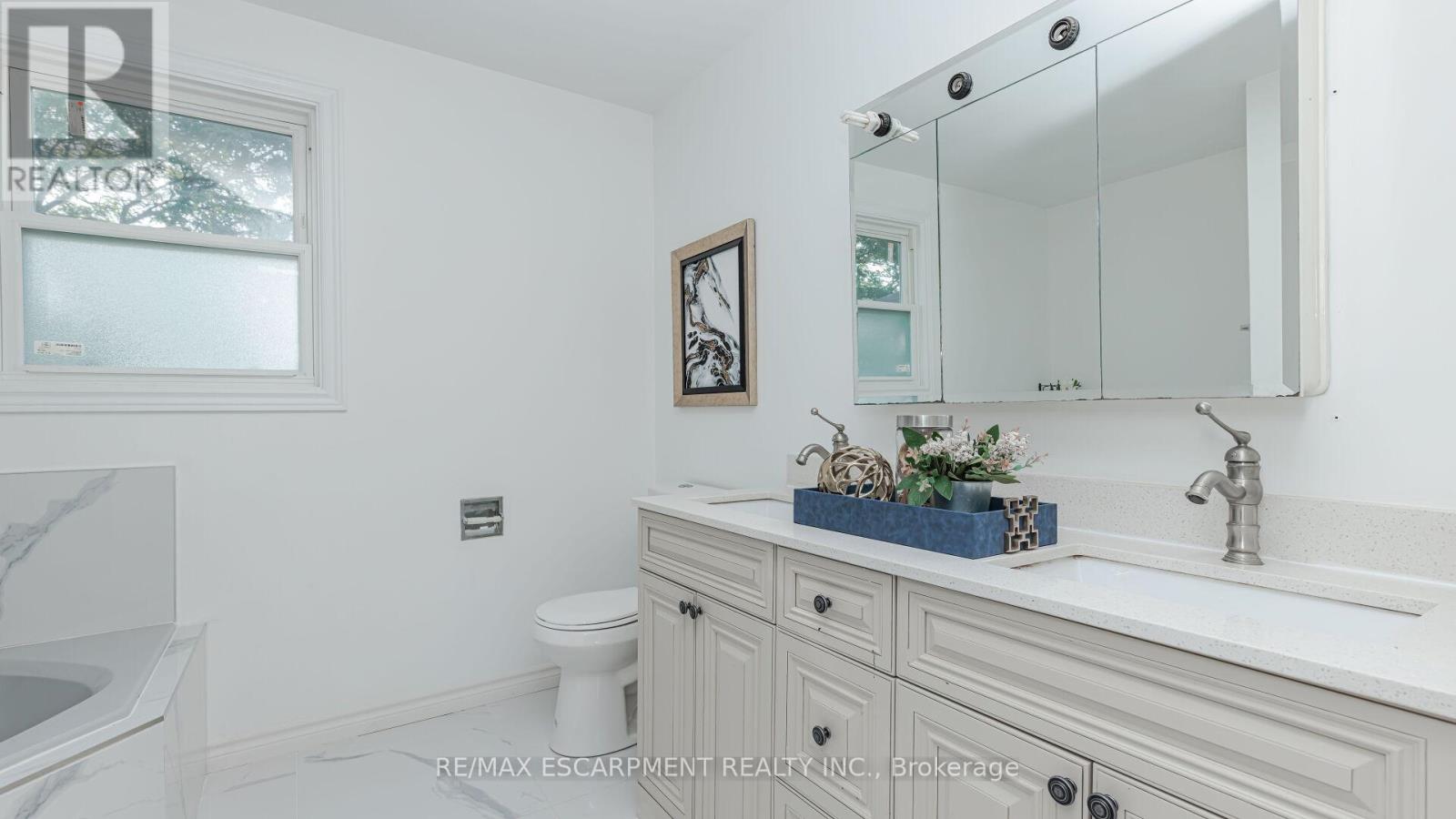 Photo 9 of 3 Mornington Drive, Hamilton ON