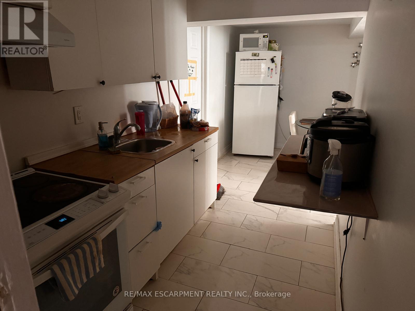 Photo 4 of 3 Mornington Drive, Hamilton ON