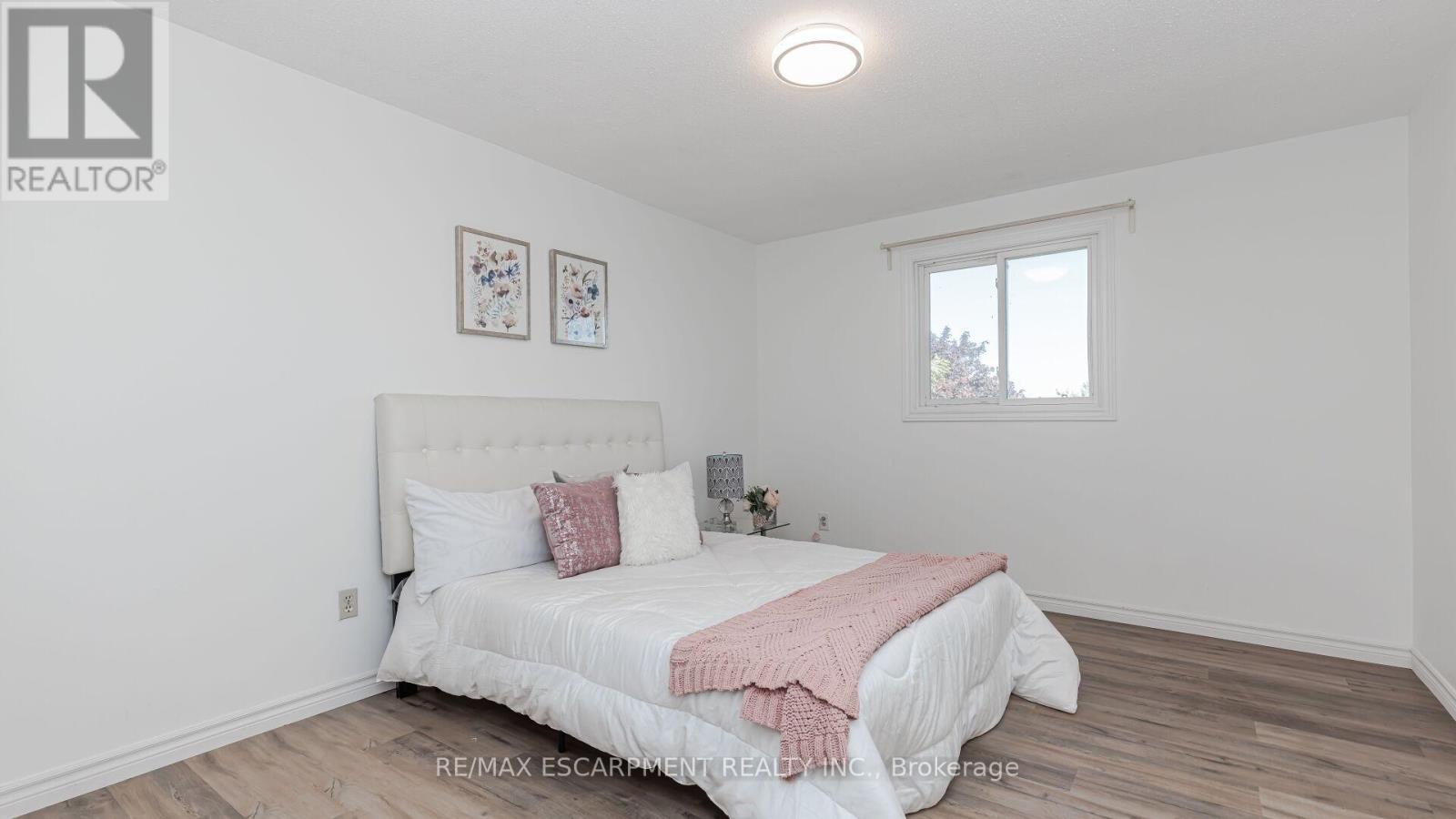 Photo 17 of 3 Mornington Drive, Hamilton ON