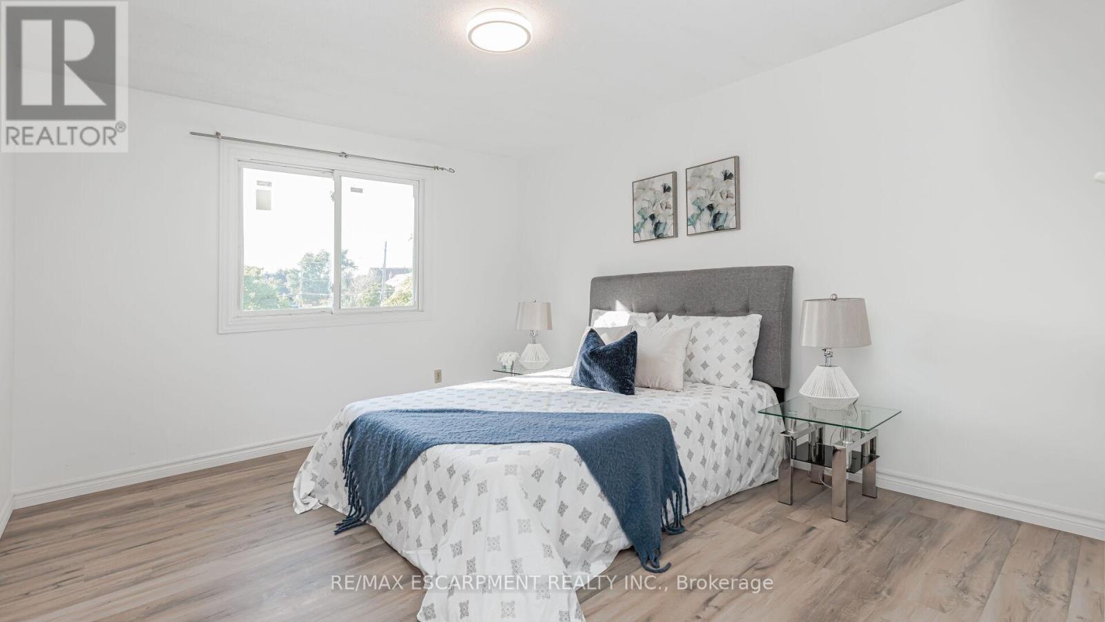 Photo 10 of 3 Mornington Drive, Hamilton ON