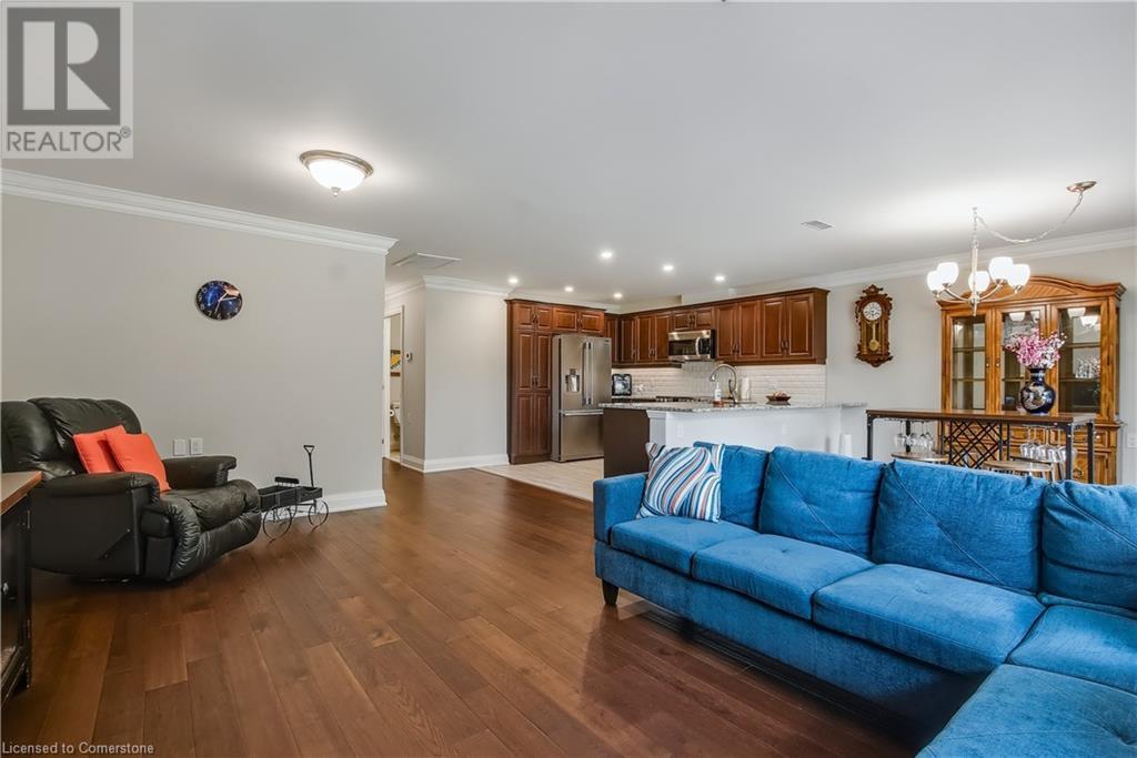 Photo 22 of 33 Szollosy Circle, Hamilton ON