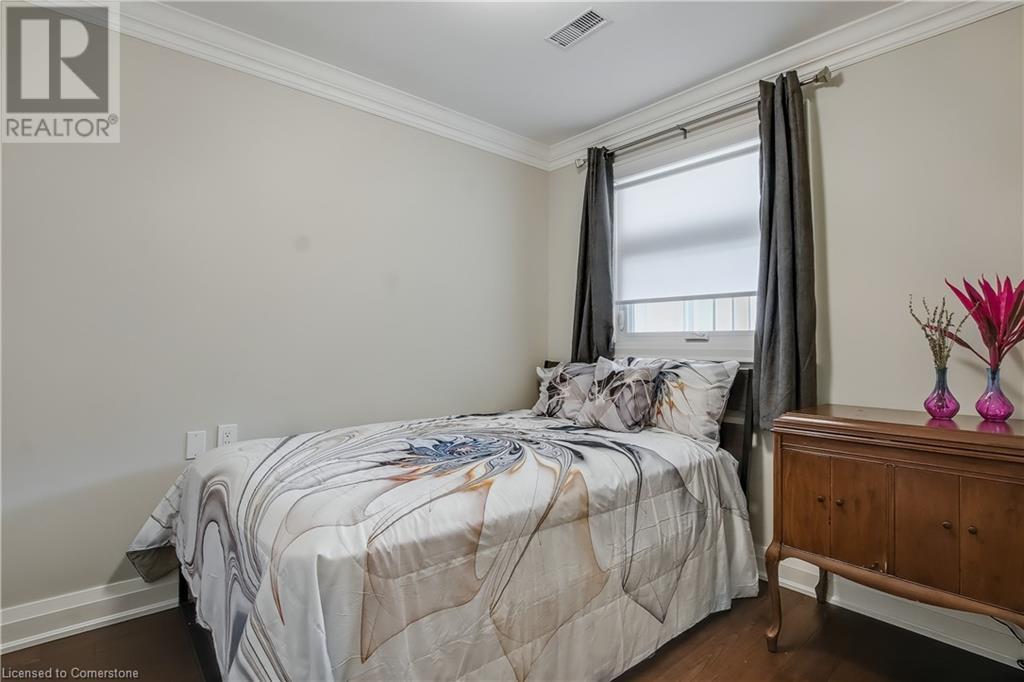 Photo 13 of 33 Szollosy Circle, Hamilton ON