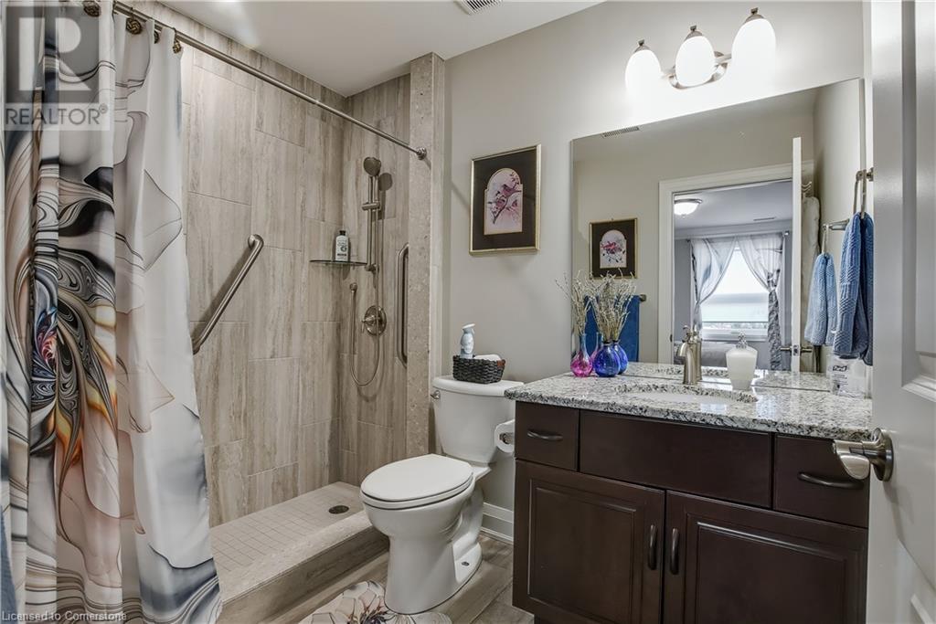 Photo 12 of 33 Szollosy Circle, Hamilton ON