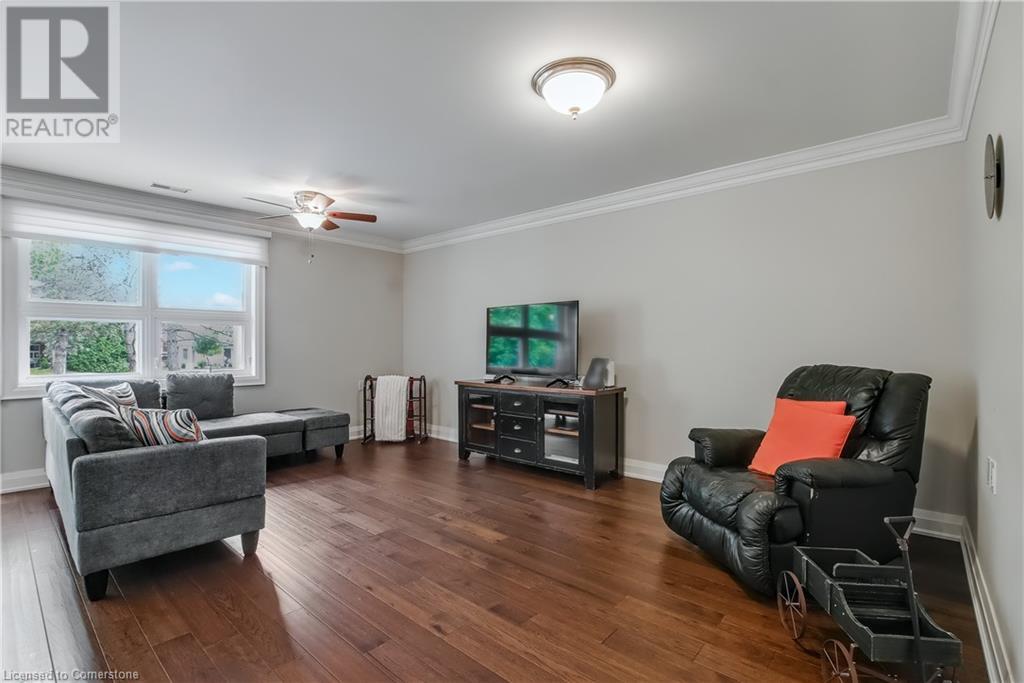 Photo 20 of 33 Szollosy Circle, Hamilton ON