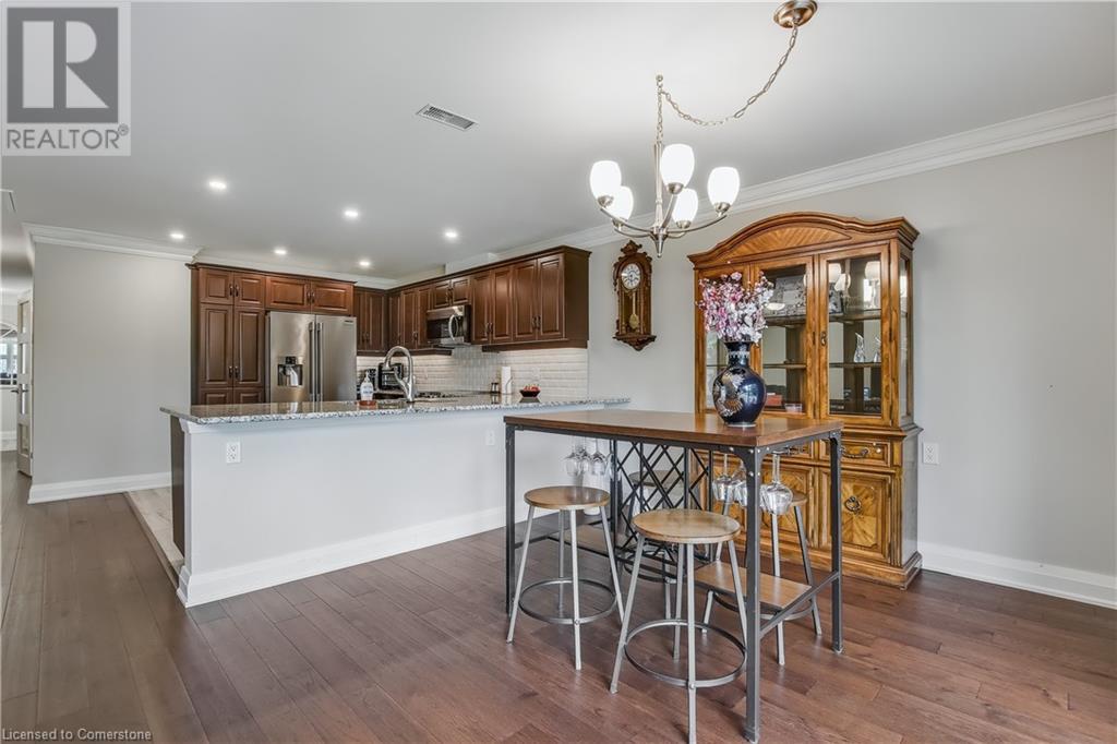 Photo 19 of 33 Szollosy Circle, Hamilton ON
