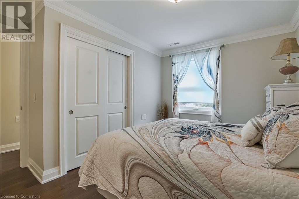 Photo 9 of 33 Szollosy Circle, Hamilton ON