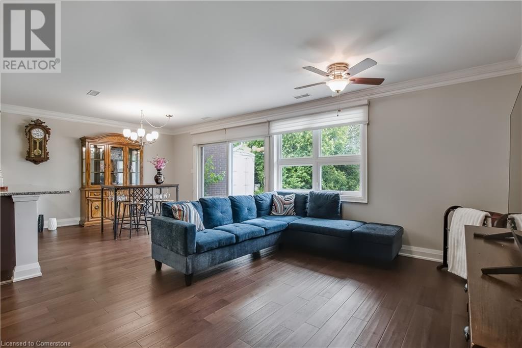 Photo 21 of 33 Szollosy Circle, Hamilton ON