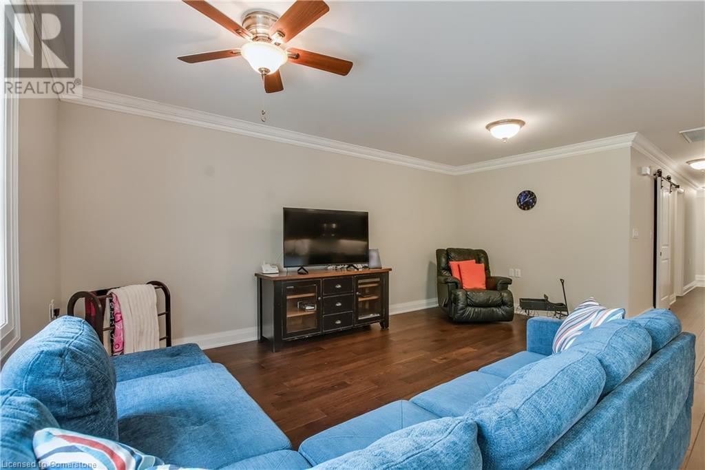 Photo 23 of 33 Szollosy Circle, Hamilton ON