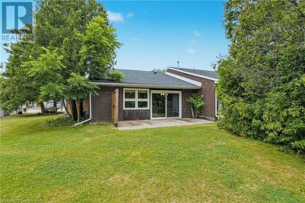 Photo 27 of 33 Szollosy Circle, Hamilton ON