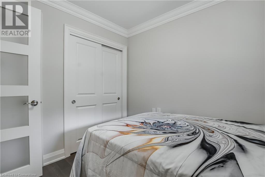 Photo 8 of 33 Szollosy Circle, Hamilton ON