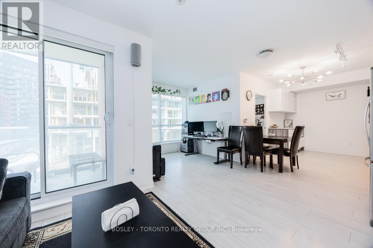 Photo 10 of 363 31 Tippett Road, Toronto ON