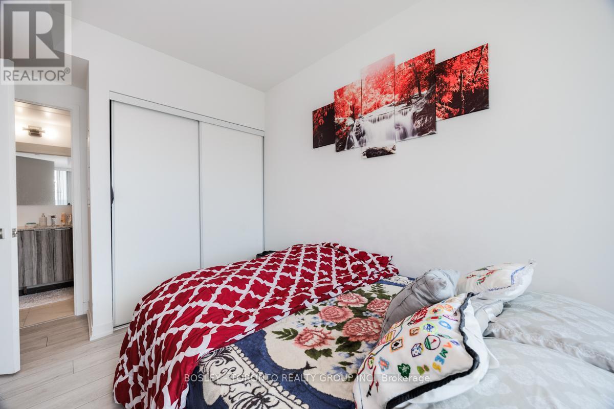 Photo 17 of 363 31 Tippett Road, Toronto ON