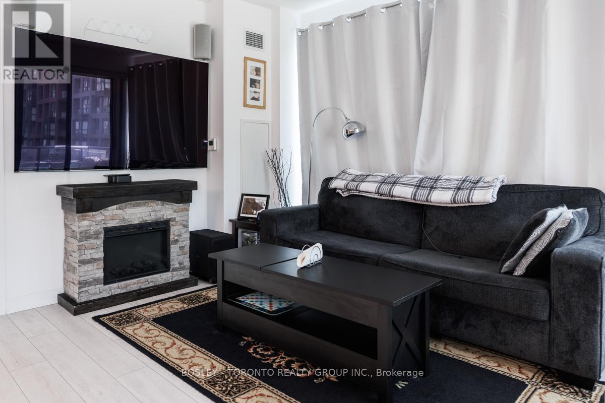 Photo 5 of 363 31 Tippett Road, Toronto ON
