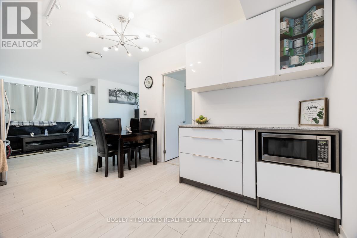 Photo 8 of 363 31 Tippett Road, Toronto ON