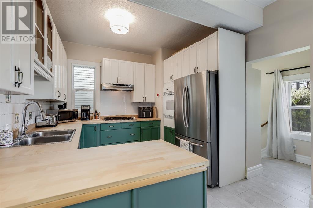 Single Family House for Sale in   Avenue SW Sunalta Calgary 