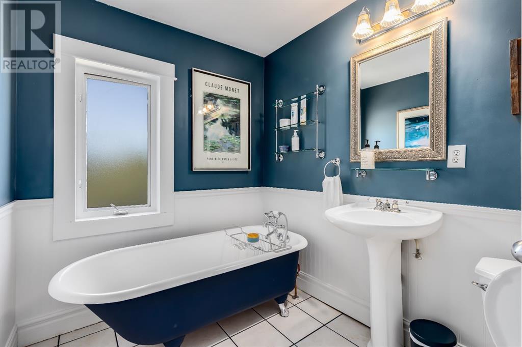 Single Family House for Sale in   Avenue SW Sunalta Calgary 