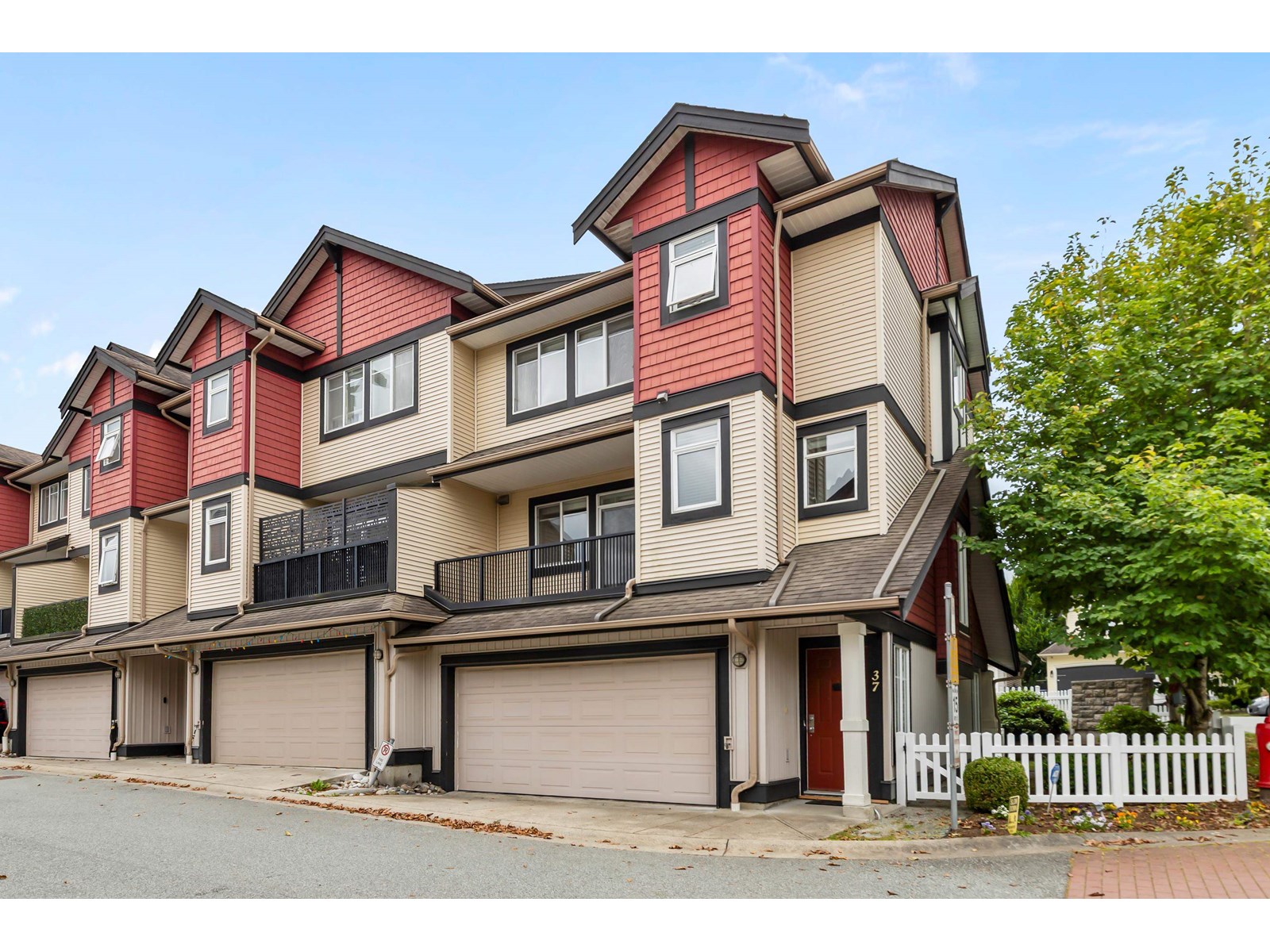 Photo 1 of 37 7168 179 Street, Surrey BC