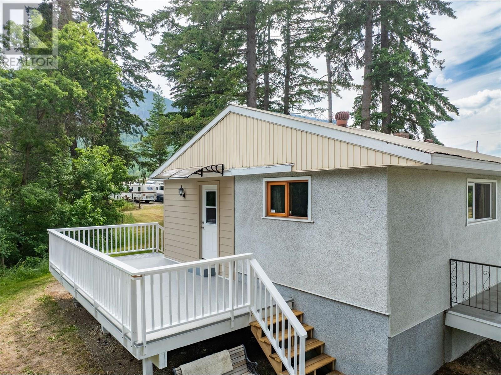 Photo 2 of 851 Dilworth Road, Sorrento BC