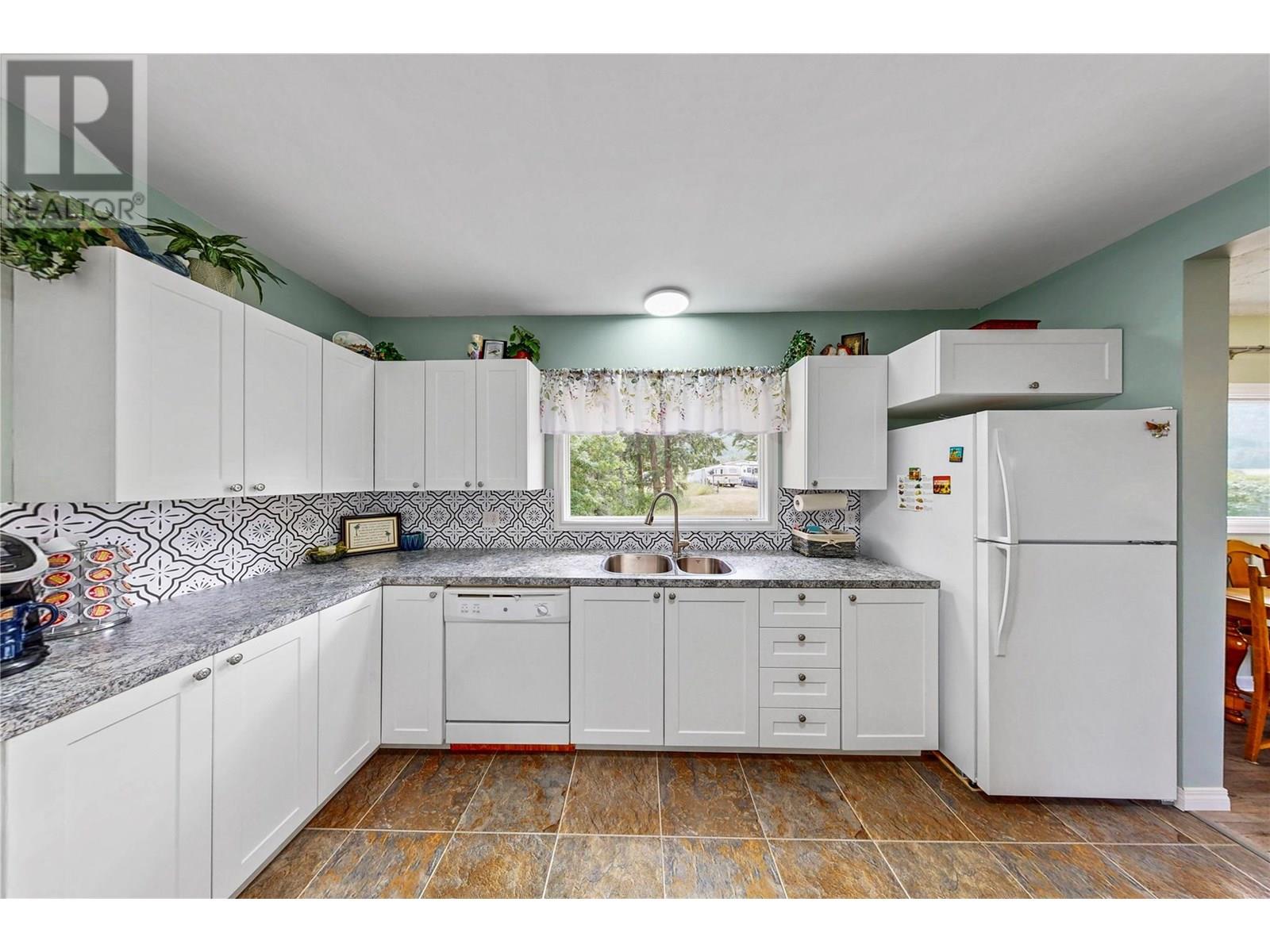 Photo 11 of 851 Dilworth Road, Sorrento BC
