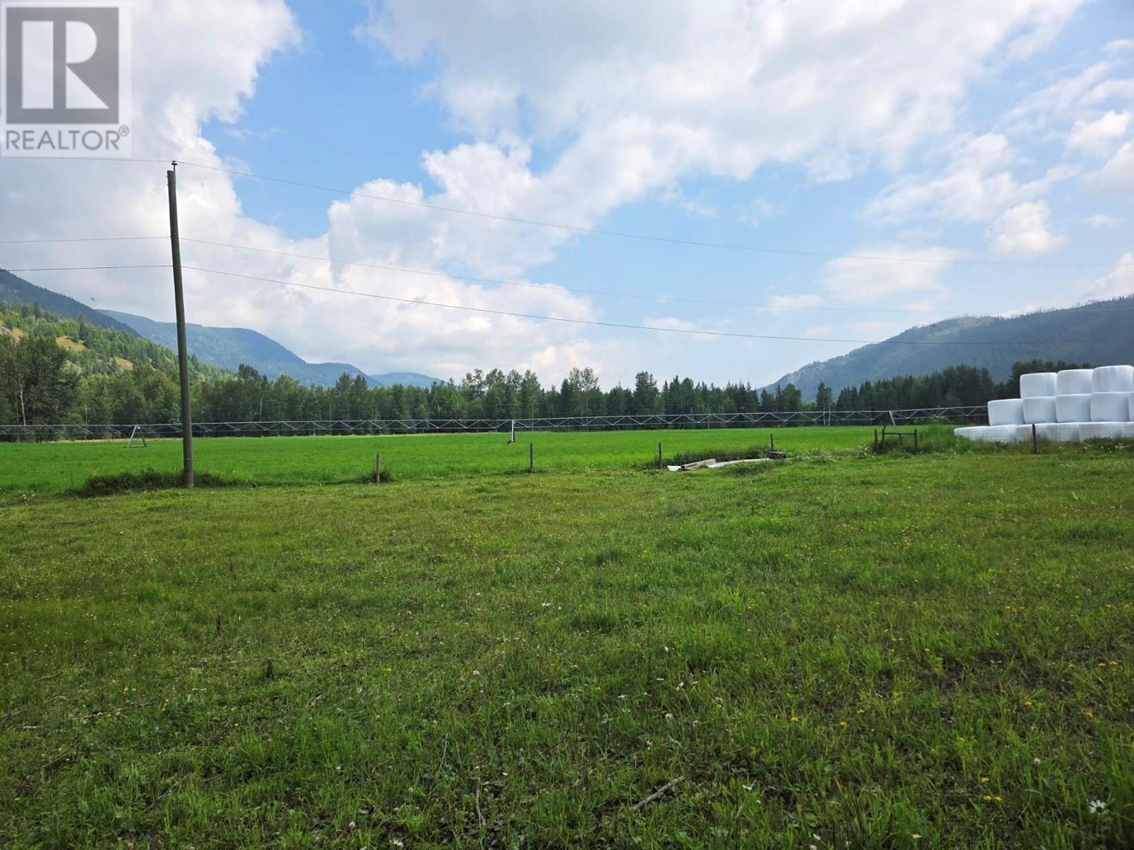 Photo 13 of 3284 3326 Yellowhead Highway S, Clearwater BC