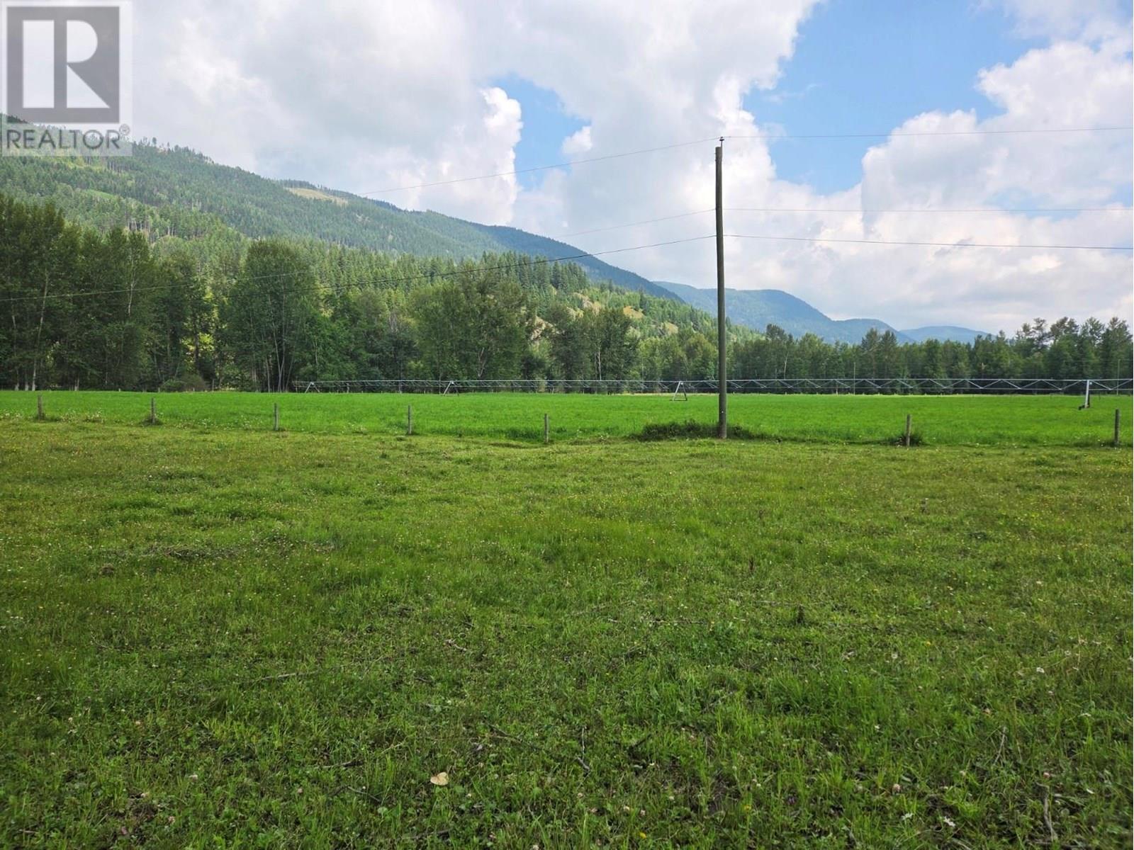 Photo 12 of 3284 3326 Yellowhead Highway S, Clearwater BC