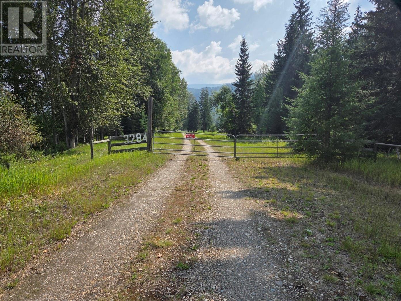 Photo 2 of 3284 3326 Yellowhead Highway S, Clearwater BC