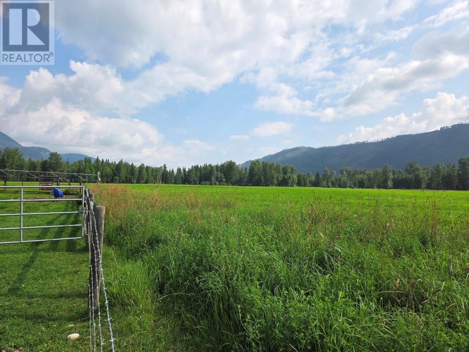 Photo 26 of 3284 3326 Yellowhead Highway S, Clearwater BC