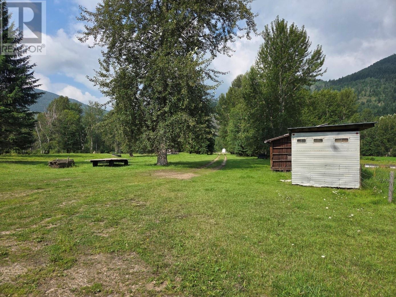 Photo 9 of 3284 3326 Yellowhead Highway S, Clearwater BC