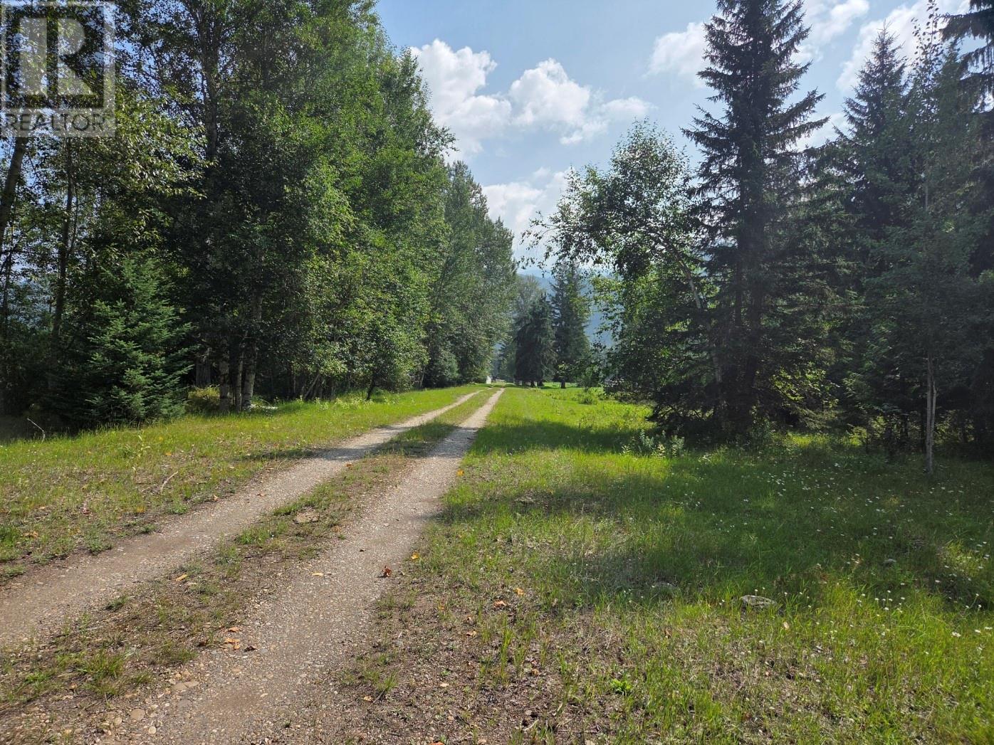 Photo 3 of 3284 3326 Yellowhead Highway S, Clearwater BC