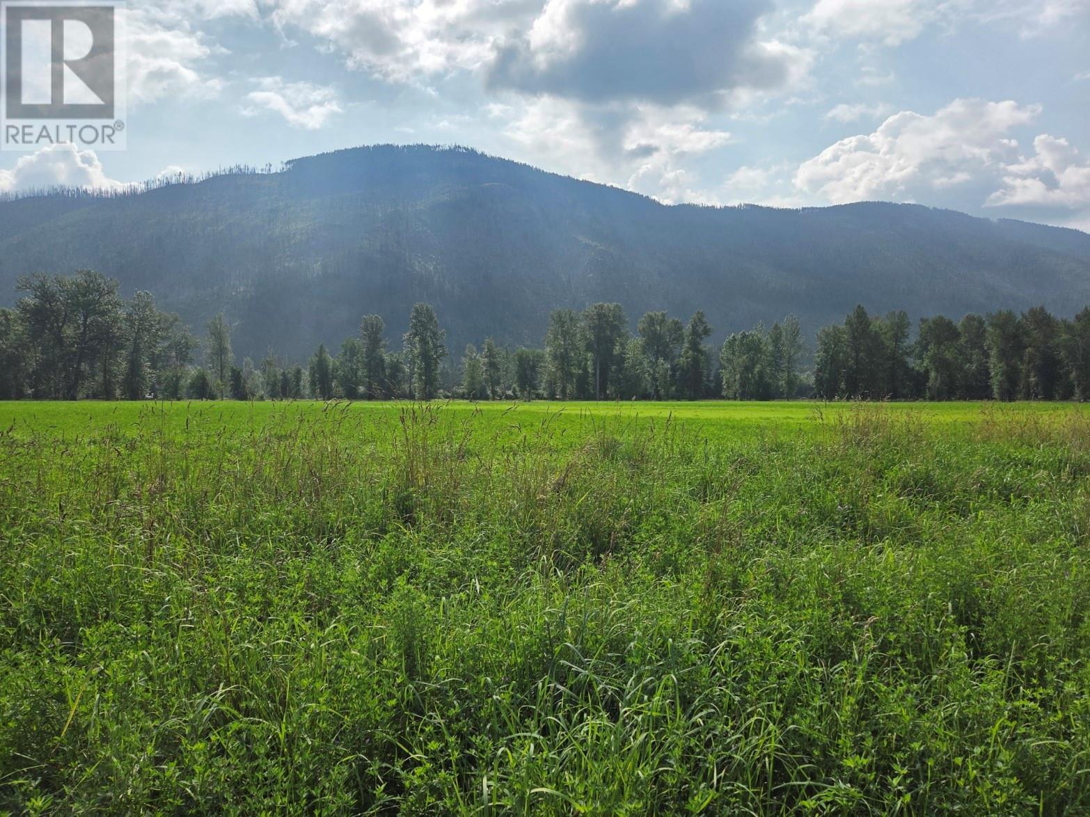 Photo 24 of 3284 3326 Yellowhead Highway S, Clearwater BC