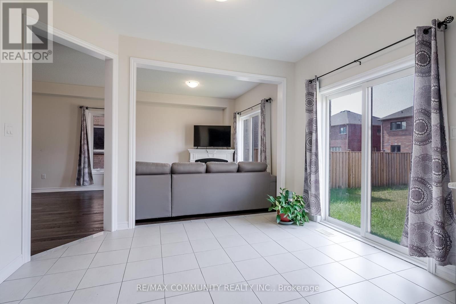 Photo 7 of 16 Jardine Street, Brock ON