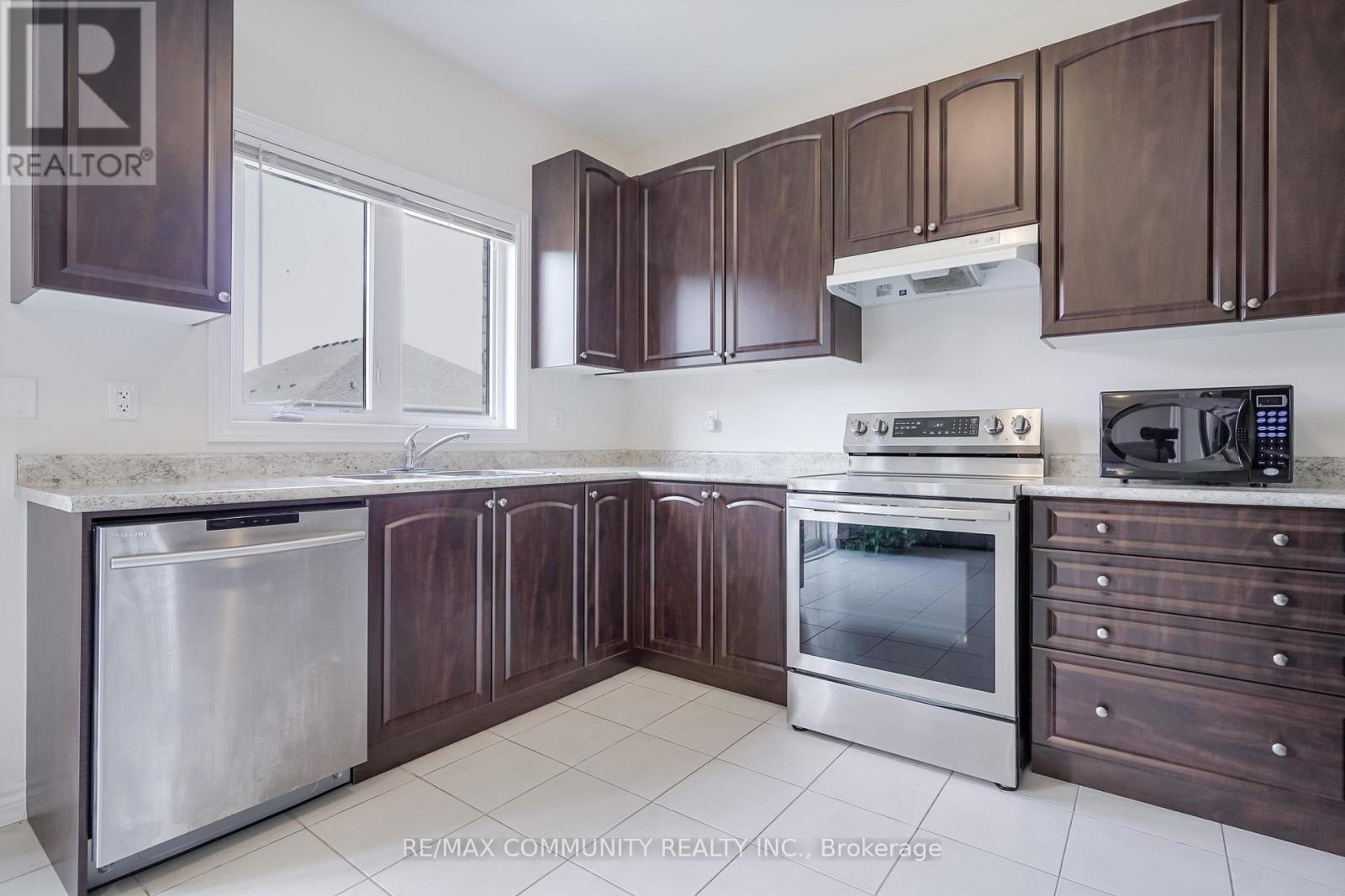 Photo 36 of 16 Jardine Street, Brock ON