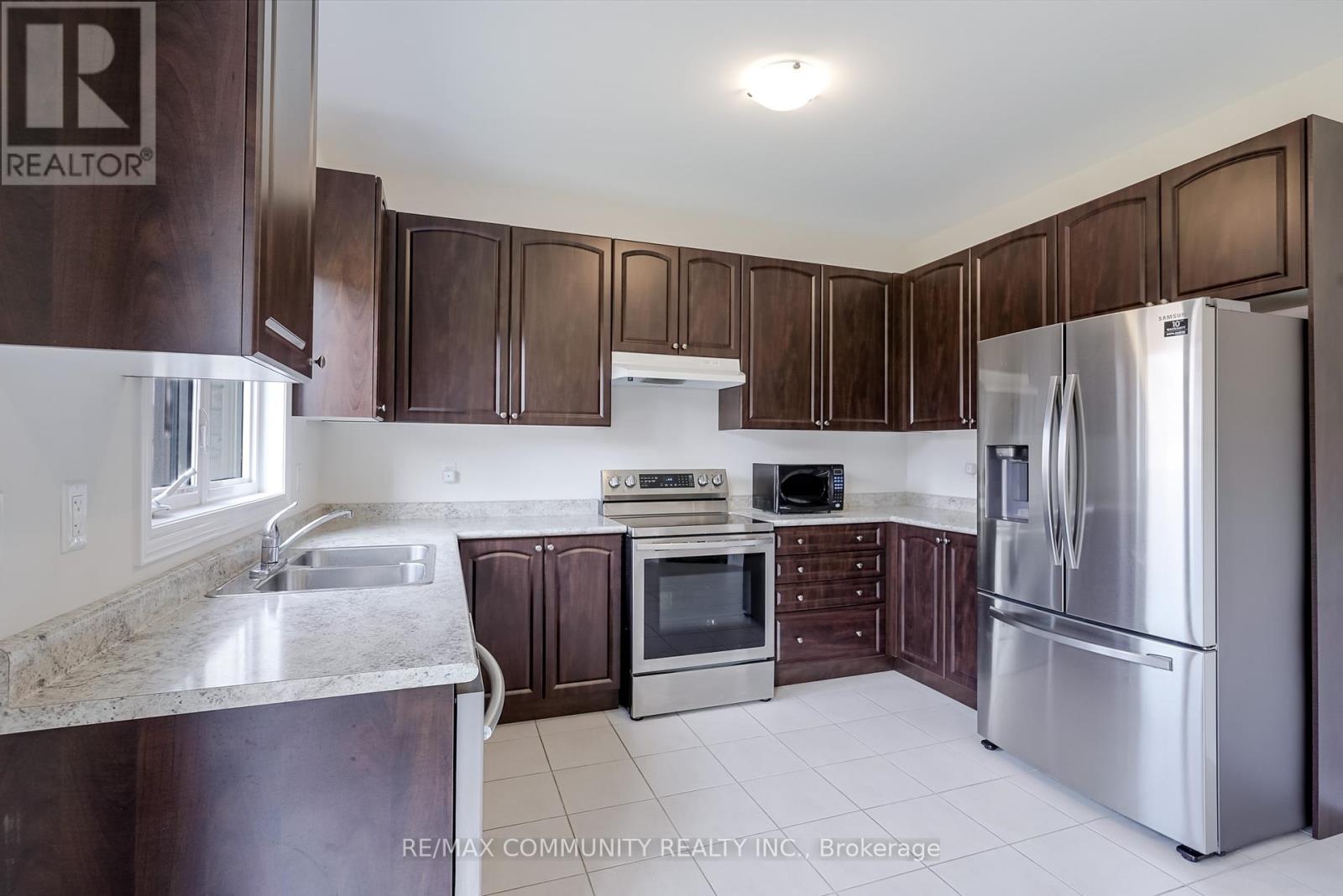 Photo 2 of 16 Jardine Street, Brock ON