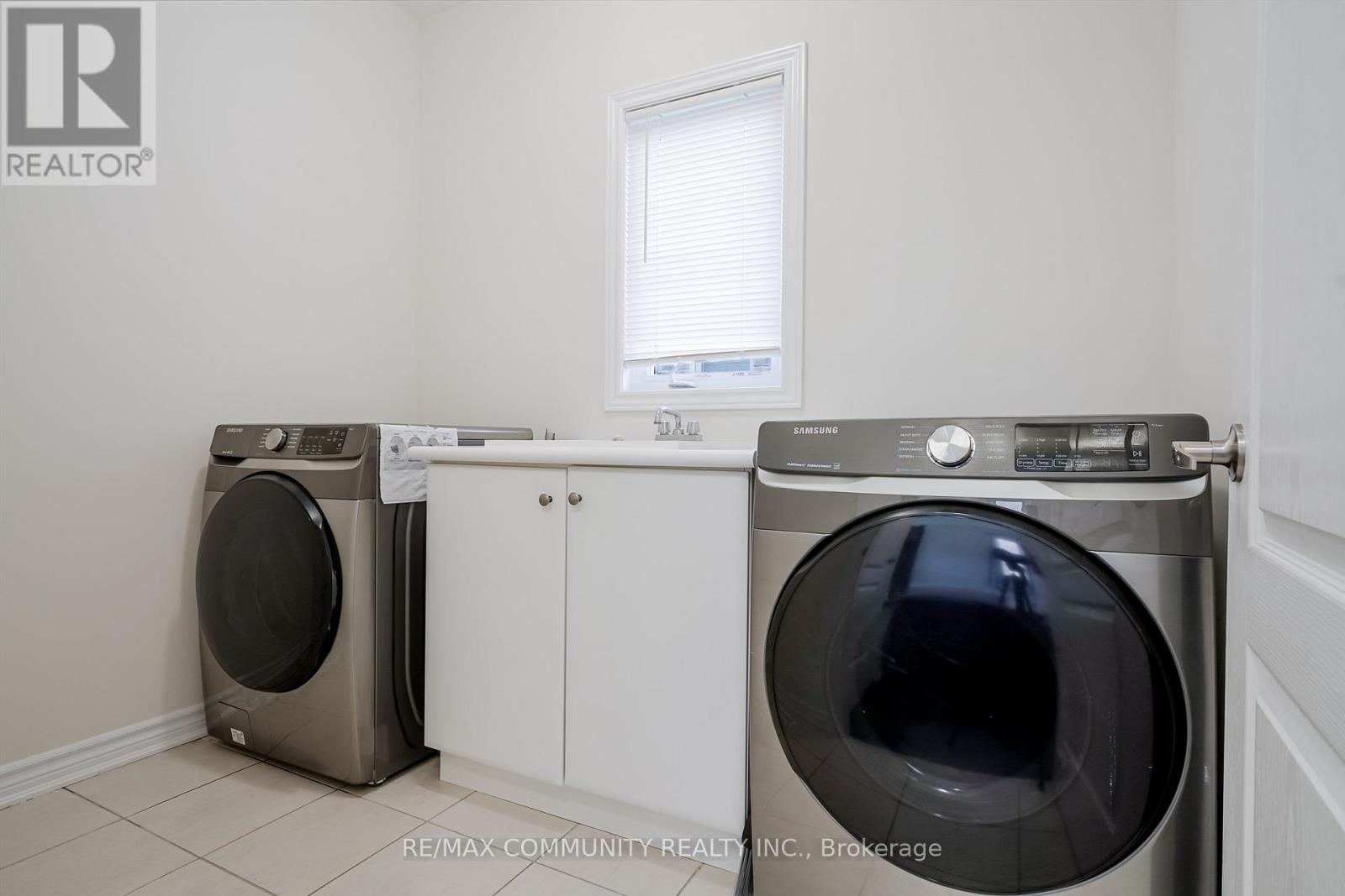 Photo 8 of 16 Jardine Street, Brock ON