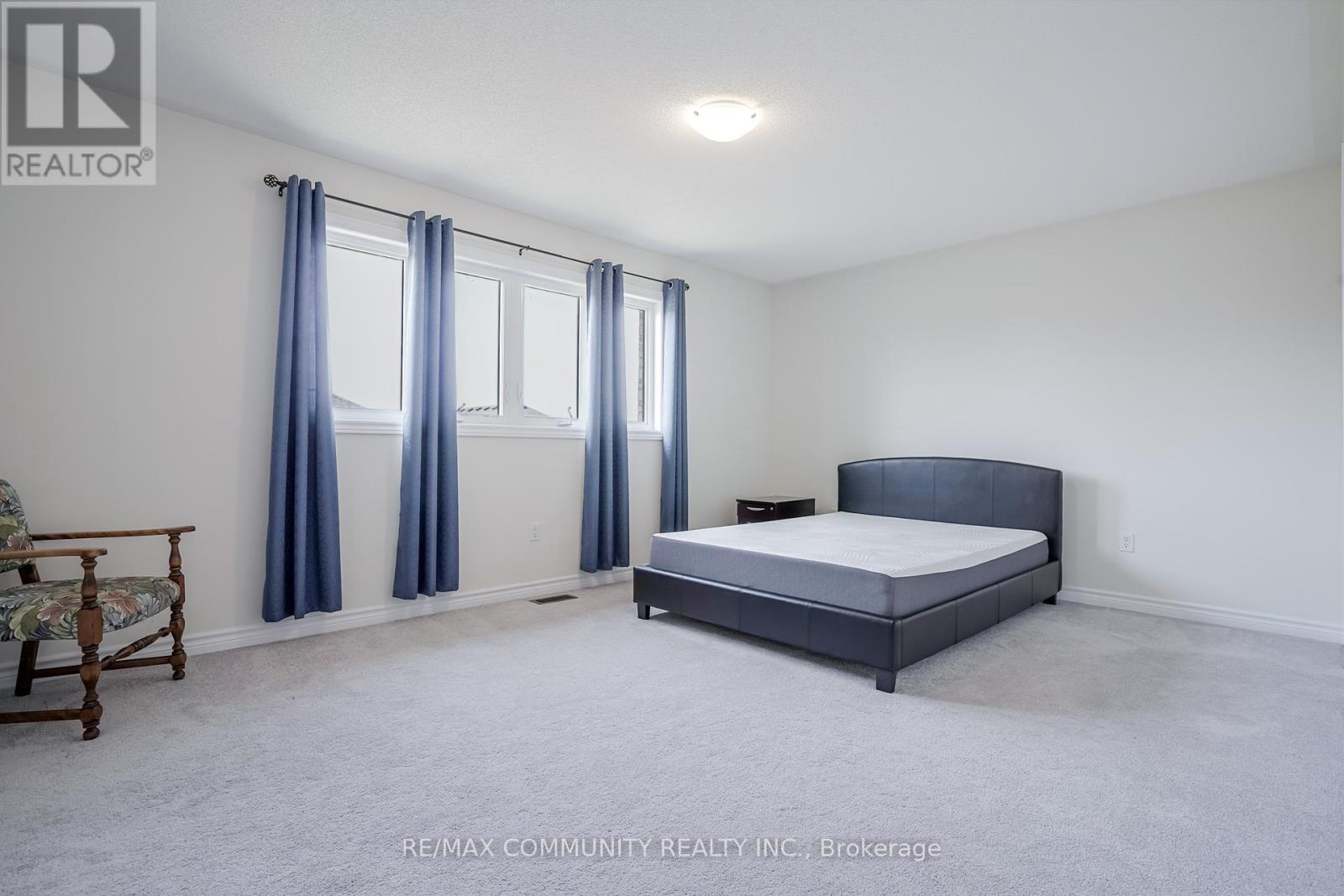 Photo 6 of 16 Jardine Street, Brock ON
