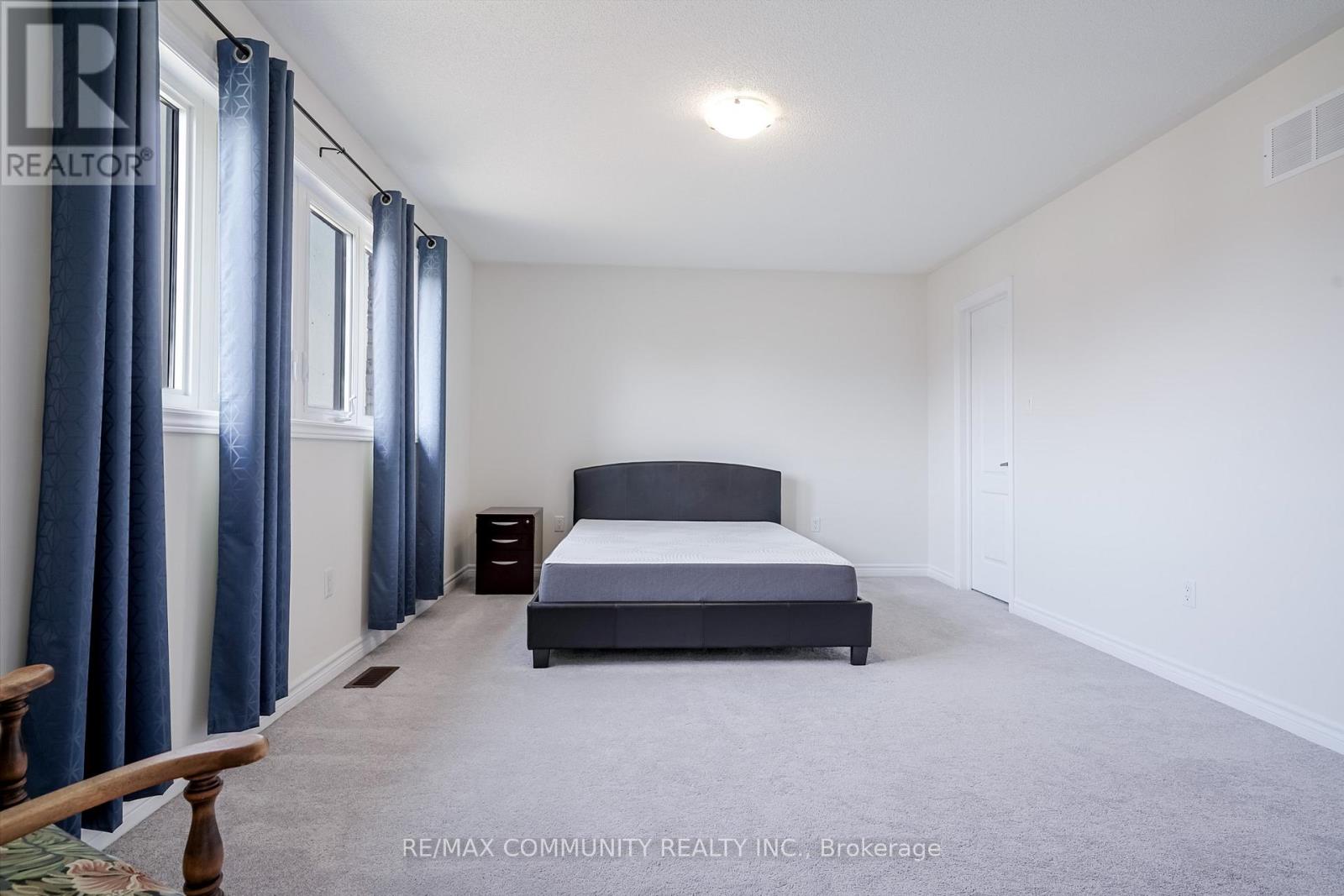 Photo 10 of 16 Jardine Street, Brock ON